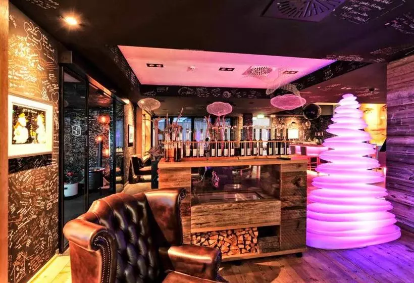 هتل Alps Lodge