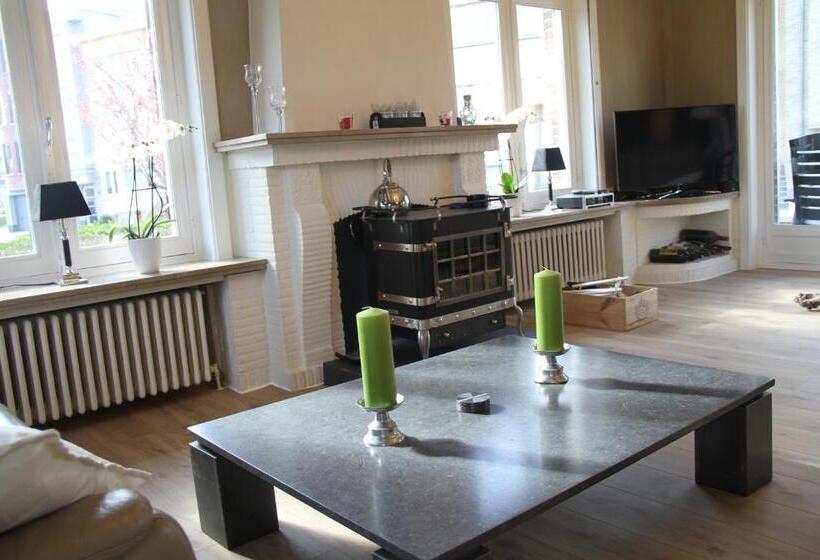 تختخواب و صبحانه Amylia