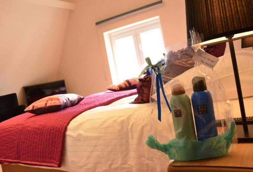 تختخواب و صبحانه Amylia