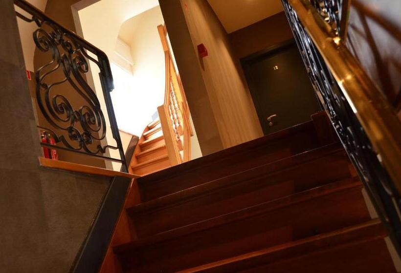 تختخواب و صبحانه Amylia