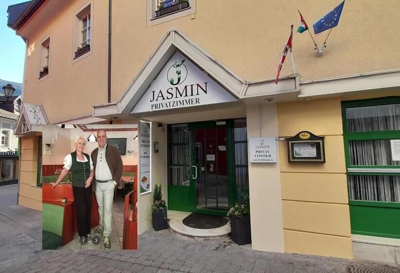 مبيت وإفطار Jázmin Panzió Közös Konyhával