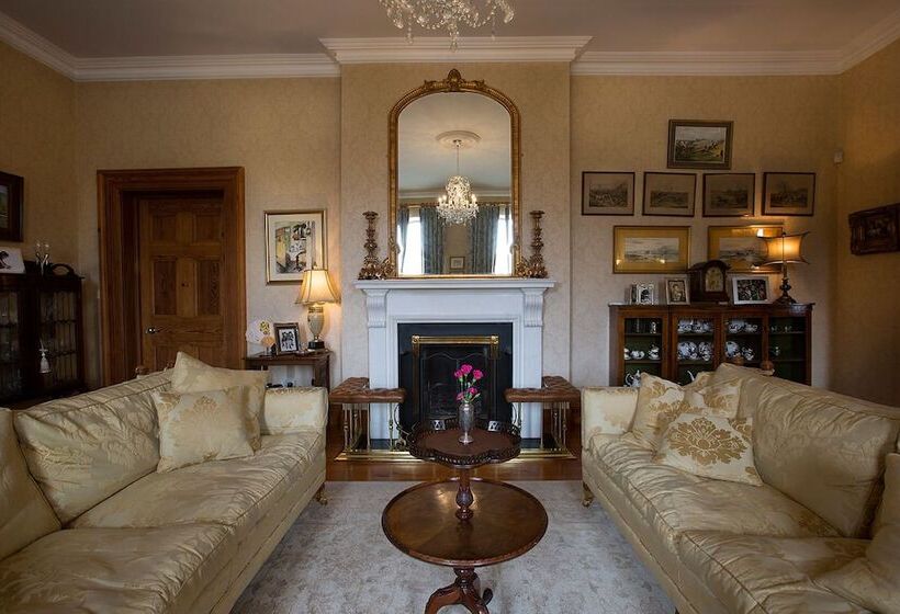 Down Yonder Boutique B&b