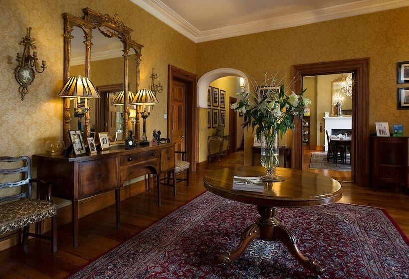 Down Yonder Boutique B&b