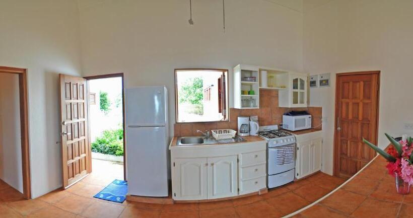 هتل Two Bays Beach Villa Apartment And Studios