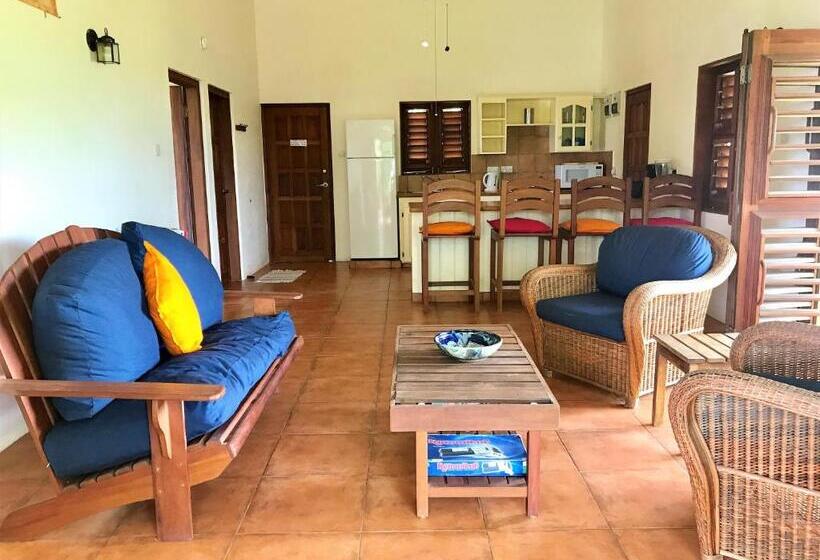 هتل Two Bays Beach Villa Apartment And Studios