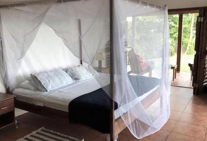 هتل Two Bays Beach Villa Apartment And Studios