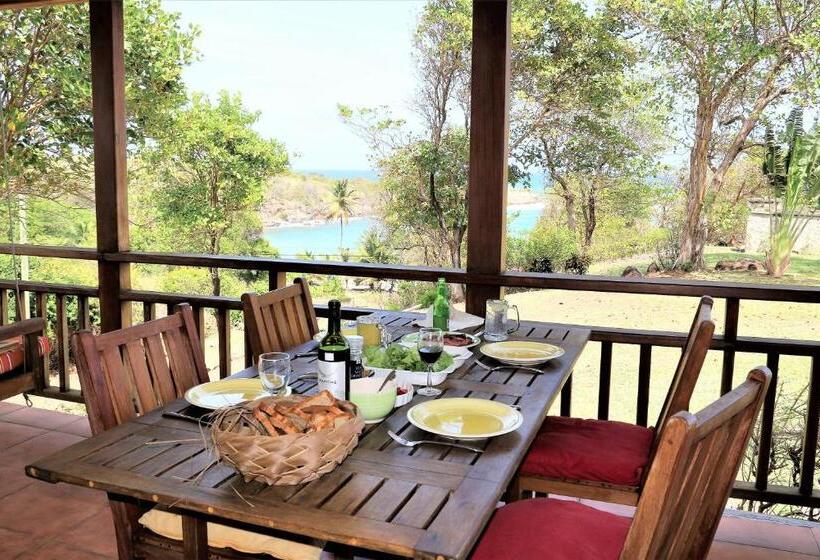 هتل Two Bays Beach Villa Apartment And Studios