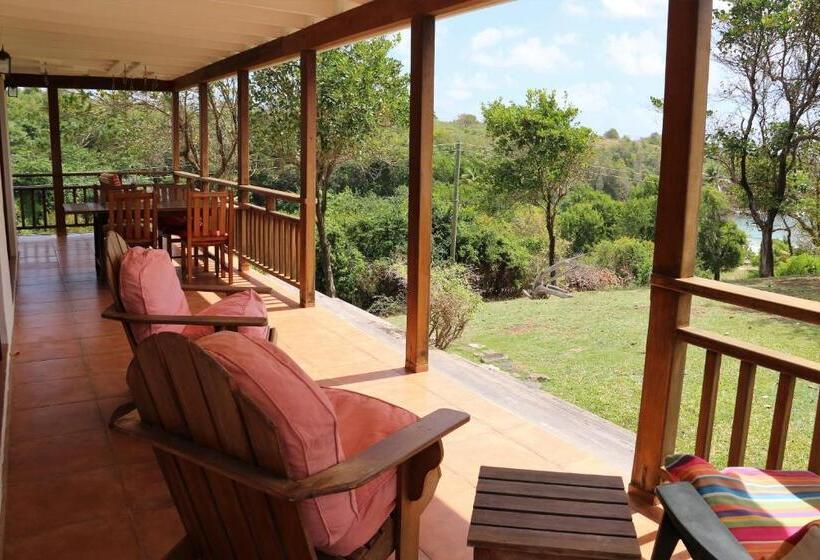 هتل Two Bays Beach Villa Apartment And Studios