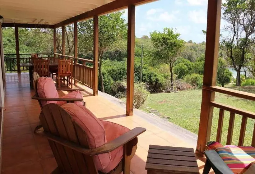 هتل Two Bays Beach Villa Apartment And Studios
