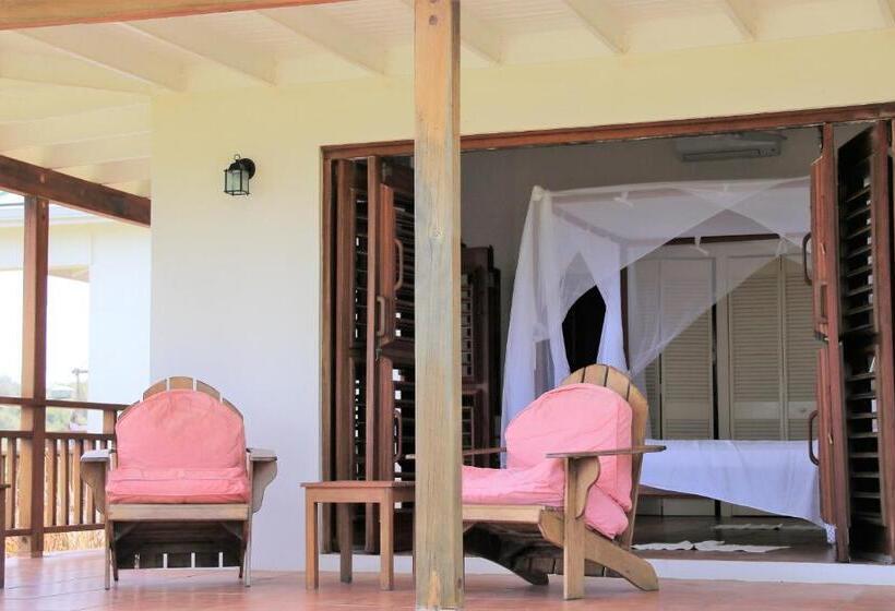 هتل Two Bays Beach Villa Apartment And Studios