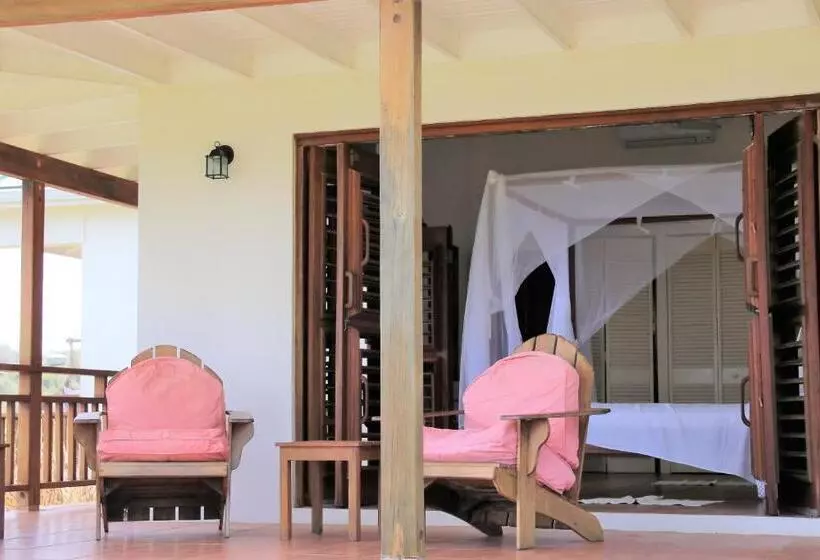 هتل Two Bays Beach Villa Apartment And Studios