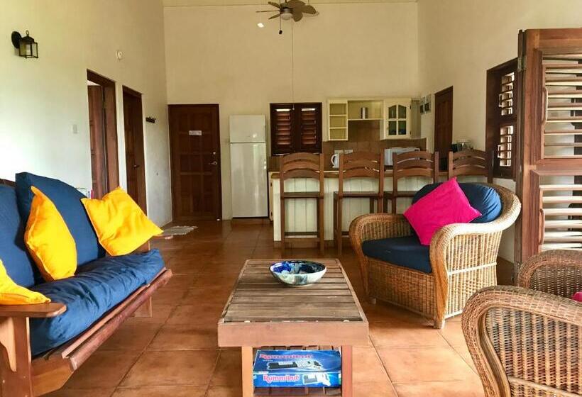 هتل Two Bays Beach Villa Apartment And Studios