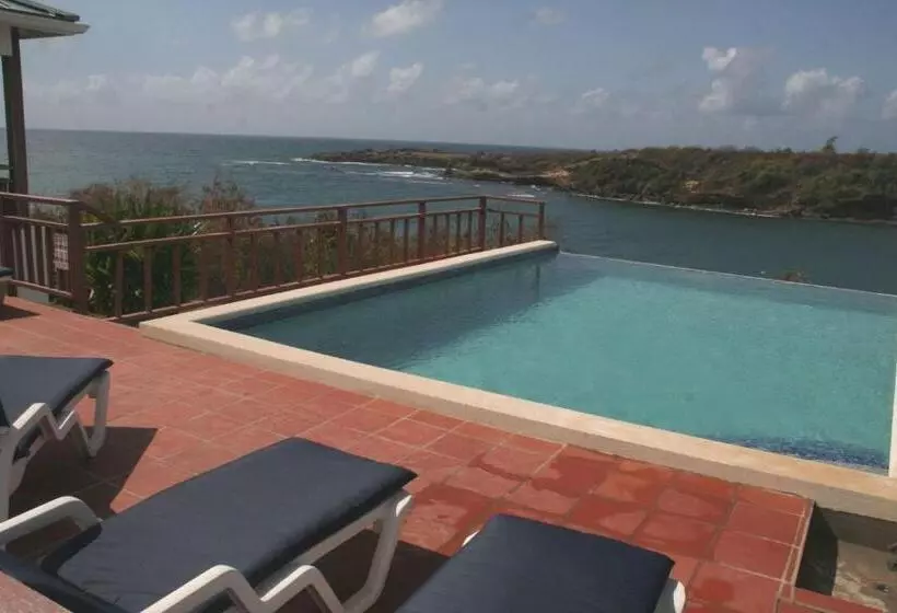 هتل Two Bays Beach Villa Apartment And Studios