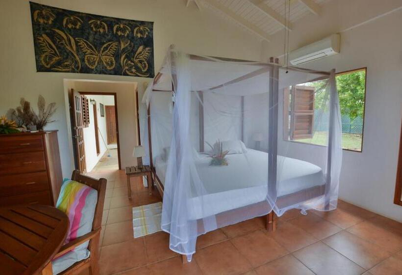 هتل Two Bays Beach Villa Apartment And Studios