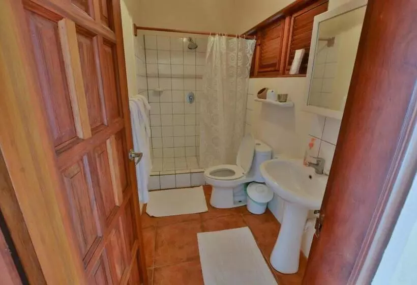هتل Two Bays Beach Villa Apartment And Studios