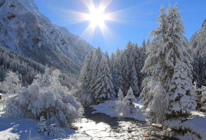 Отель St Leonhard