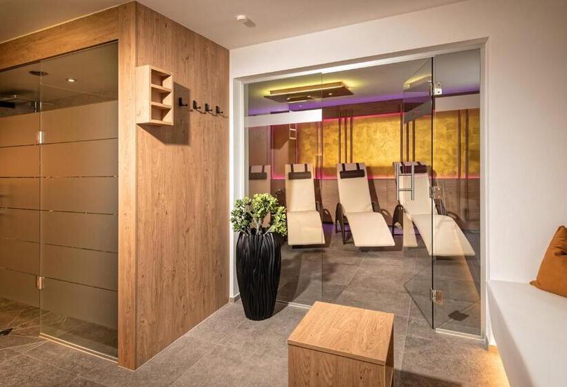 Отель St Leonhard