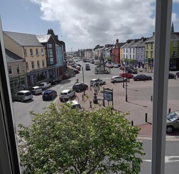 ベッドアンドブレックファースト Buggle S Pub And Accommodation