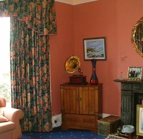Aamiaismajoitus (B&B) Claremont House