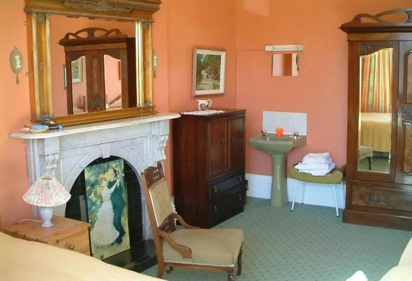 Aamiaismajoitus (B&B) Claremont House