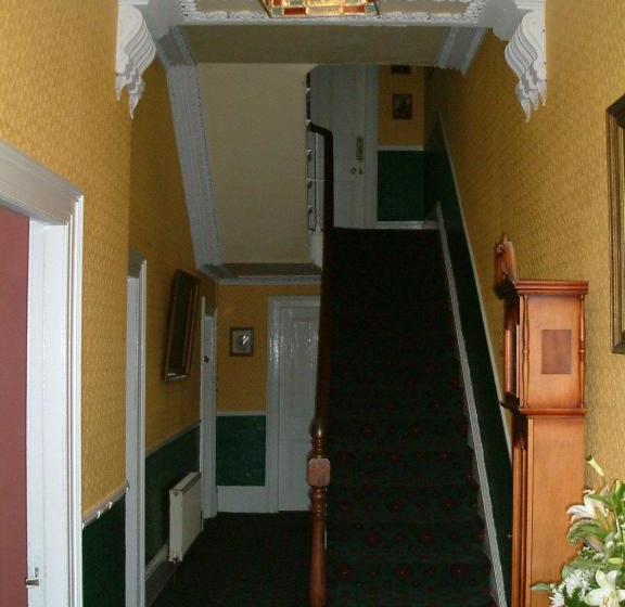 민박 Claremont House