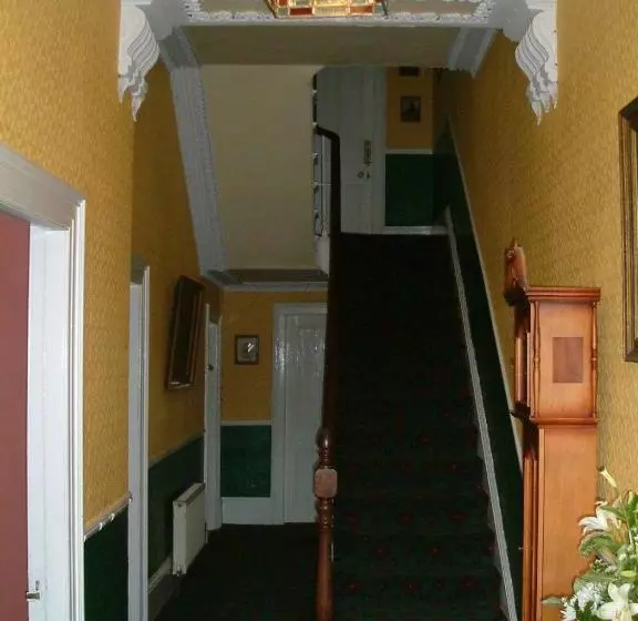 Aamiaismajoitus (B&B) Claremont House