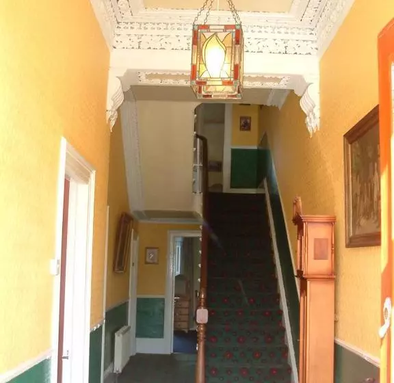 Aamiaismajoitus (B&B) Claremont House