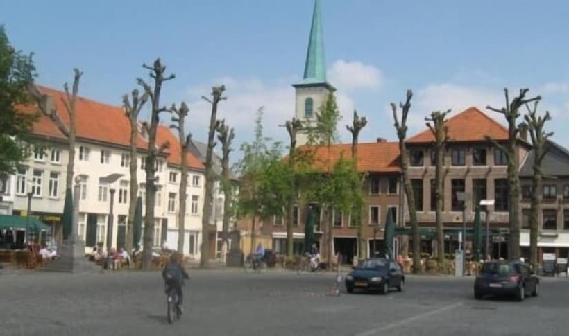 تختخواب و صبحانه De Koddige Kater