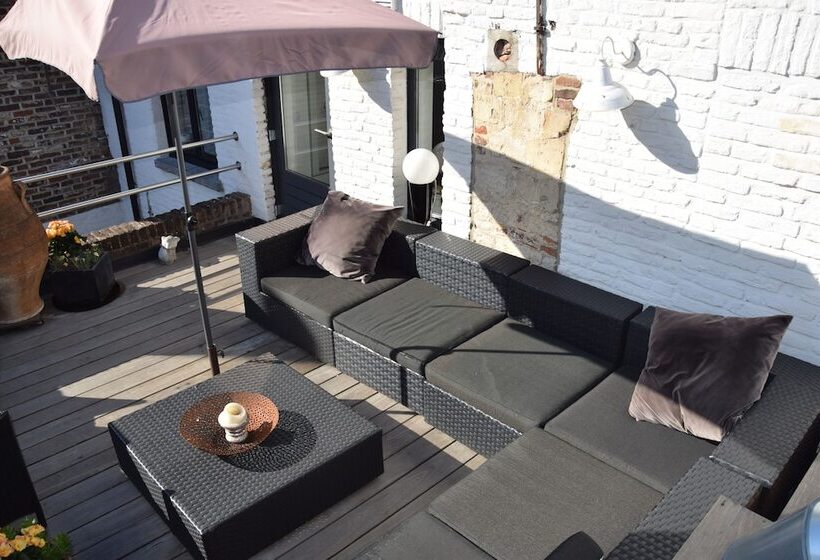 تختخواب و صبحانه De Koddige Kater