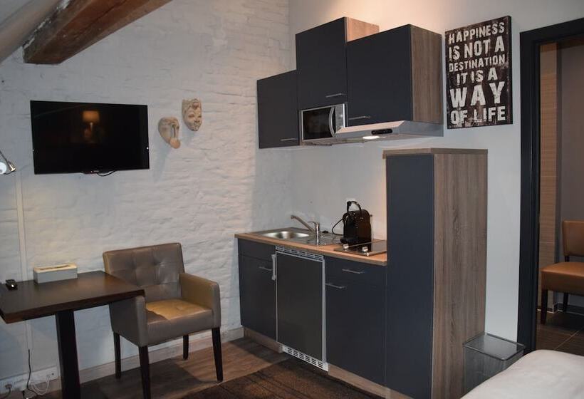 تختخواب و صبحانه De Koddige Kater