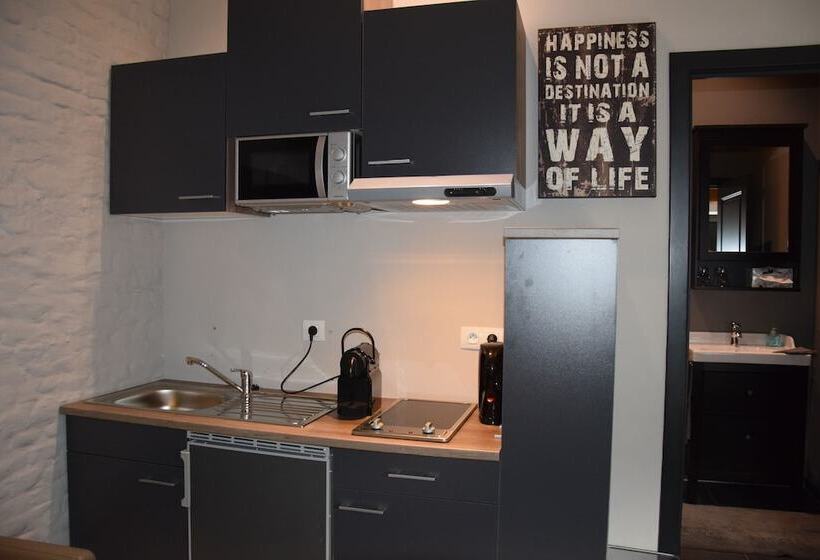 تختخواب و صبحانه De Koddige Kater