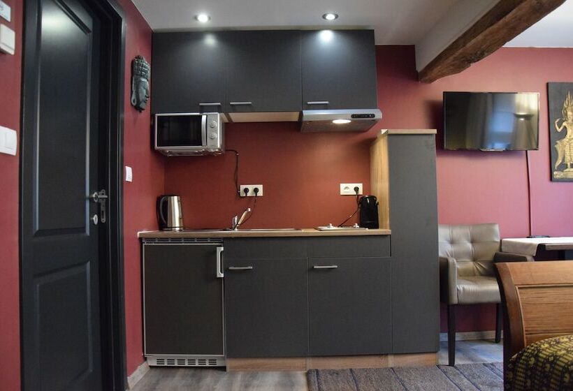 تختخواب و صبحانه De Koddige Kater