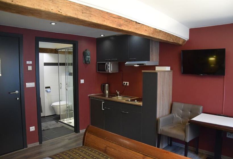 تختخواب و صبحانه De Koddige Kater