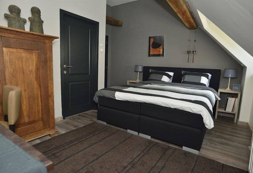 تختخواب و صبحانه De Koddige Kater