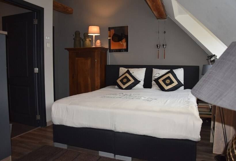 تختخواب و صبحانه De Koddige Kater