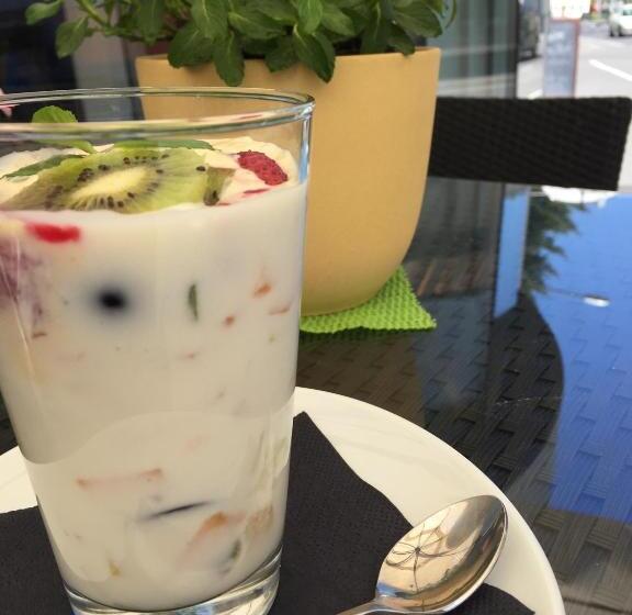 ホテル Café Schatz