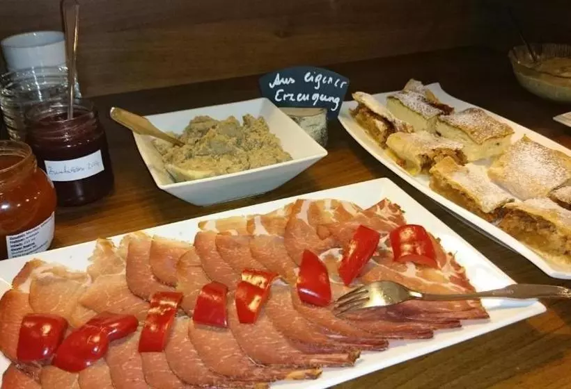 ホテル Pension Frühwirth