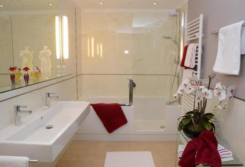 Hotelli Weinrefugium Brolli