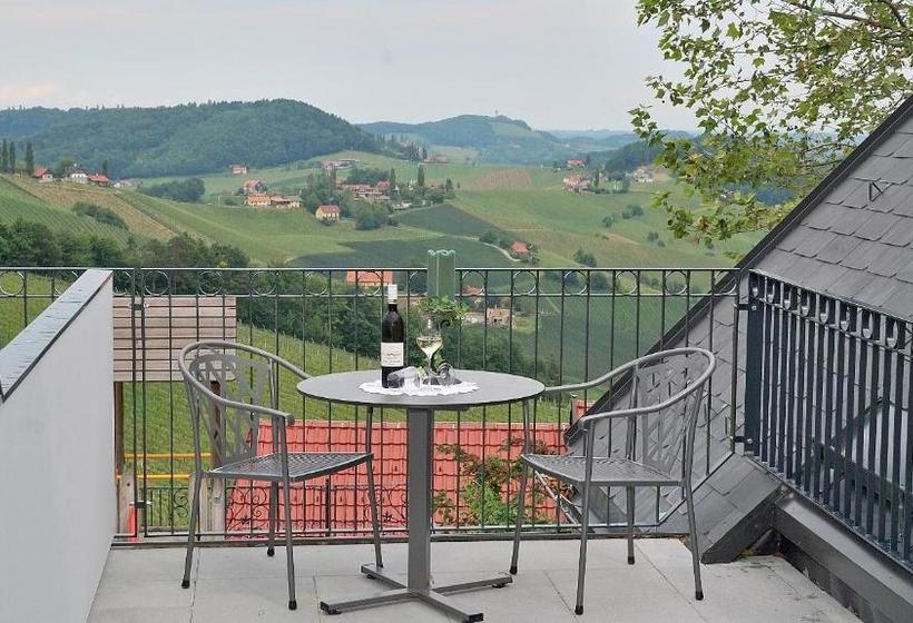 Hotelli Weinrefugium Brolli