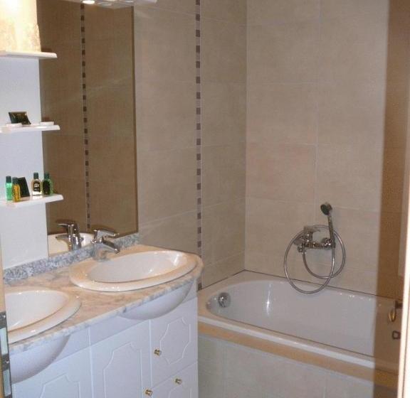 تختخواب و صبحانه Le Bernister Parking Privé