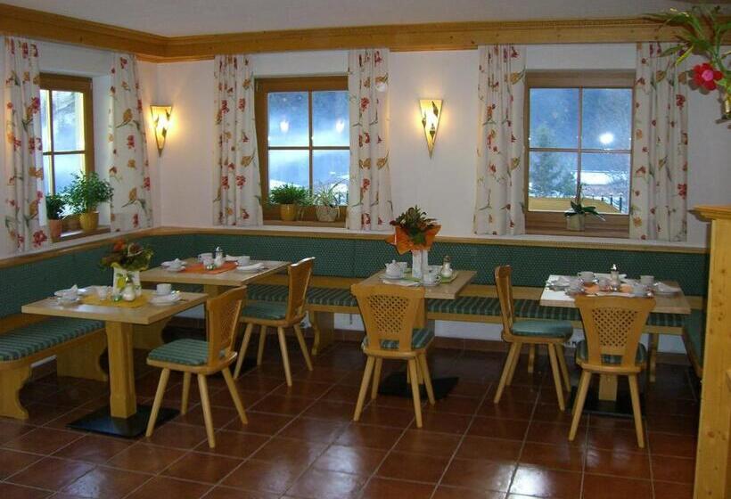 مبيت وإفطار Landhaus Servus