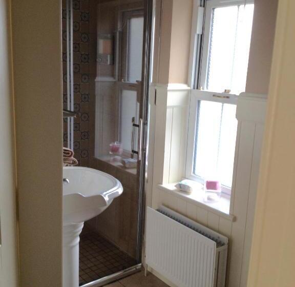 مبيت وإفطار Riverside Lodge