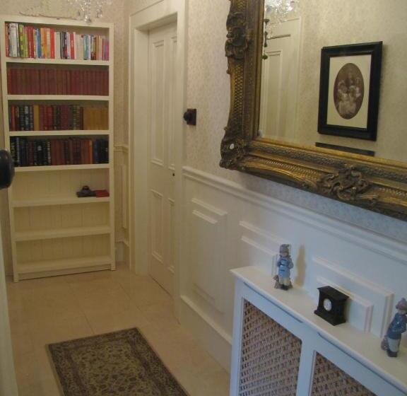 مبيت وإفطار Riverside Lodge