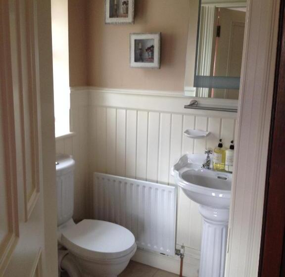 مبيت وإفطار Riverside Lodge