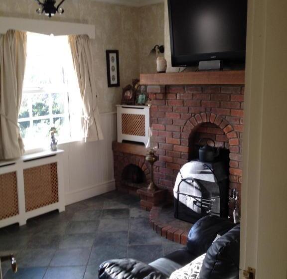 مبيت وإفطار Riverside Lodge