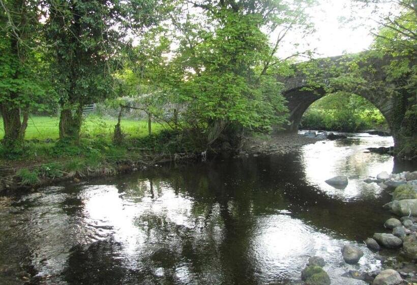 مبيت وإفطار Riverside Lodge