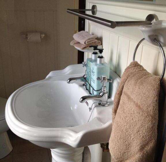 مبيت وإفطار Riverside Lodge