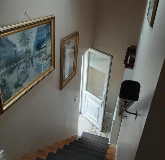 مبيت وإفطار Riverside Lodge