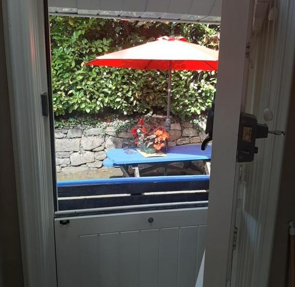 مبيت وإفطار Riverside Lodge