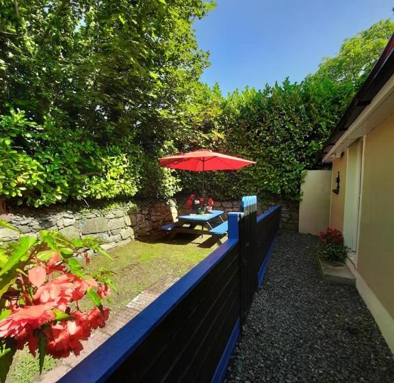 مبيت وإفطار Riverside Lodge